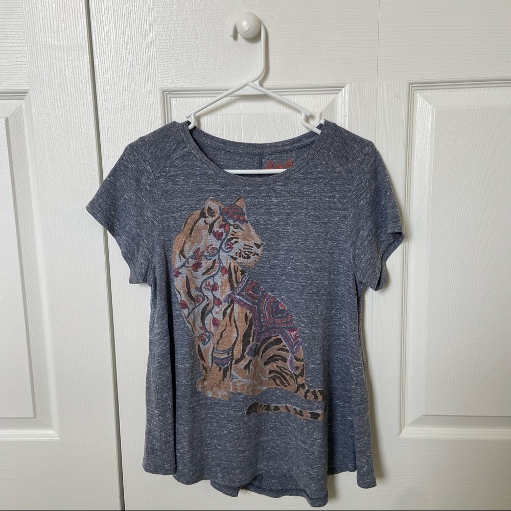 Lucky Brand • Gray Tiger Graphic Swing Tee
